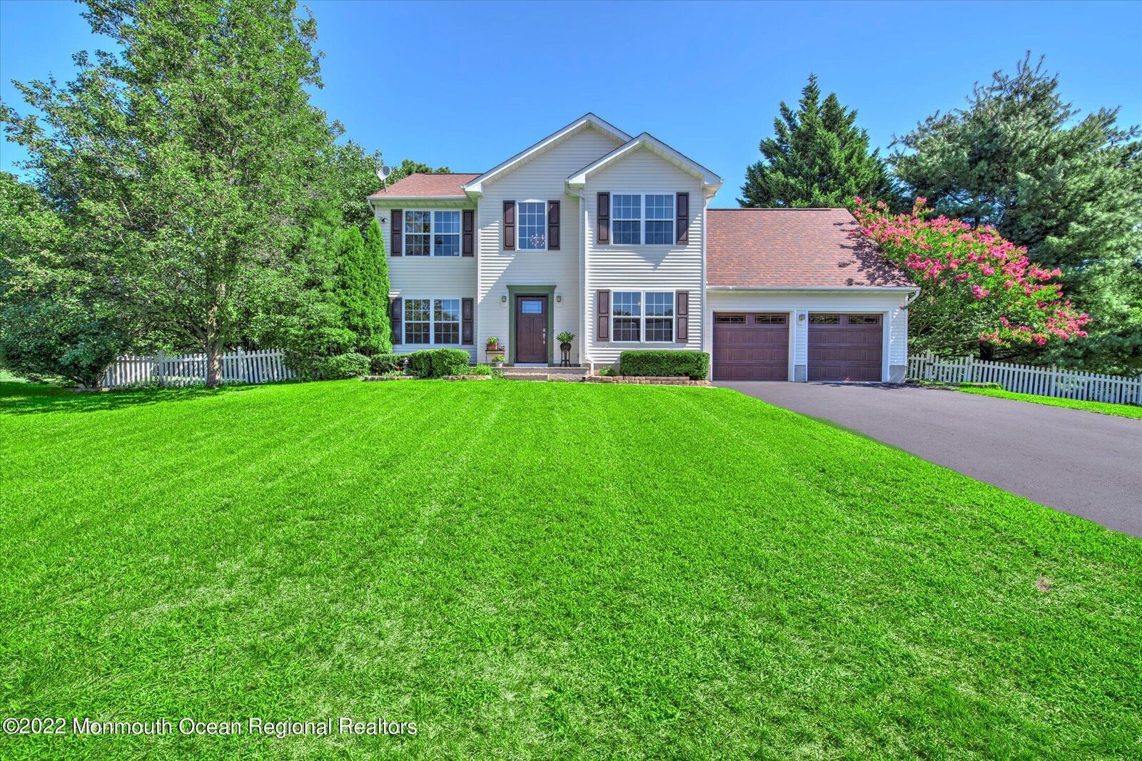 Property Photo:  15 Laketree Court  NJ 08759 