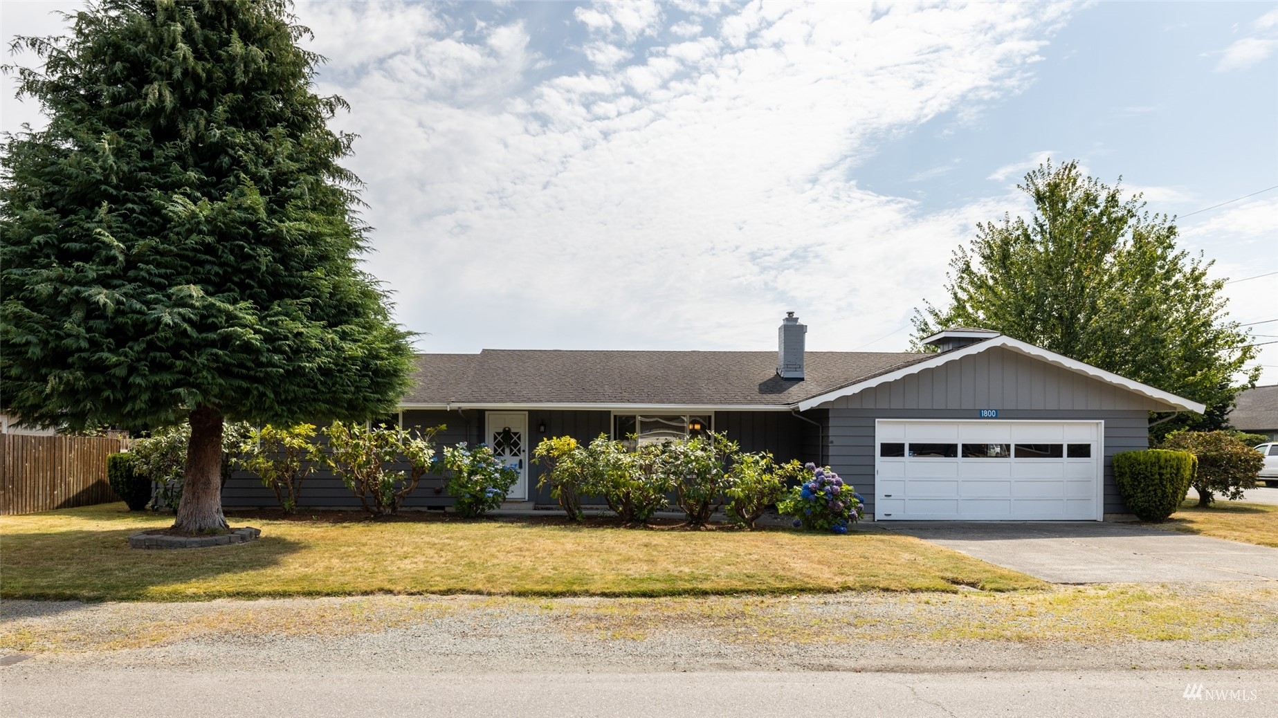 Property Photo:  1800 Sunset Drive  WA 98233 