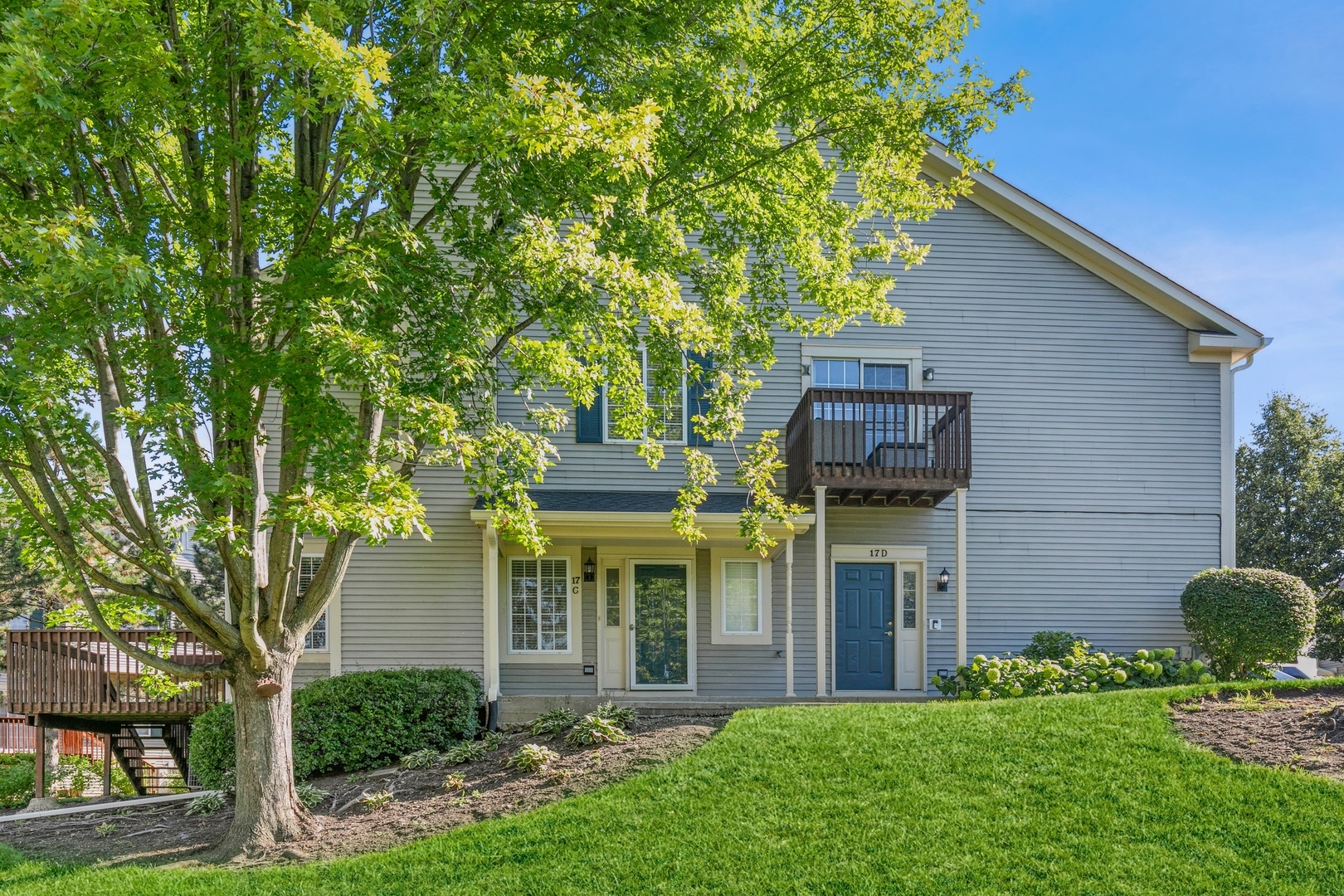 Property Photo:  17 Windsor Circle C  IL 60177 