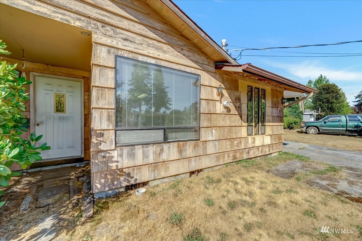 Property Photo: 1272 S 315th Street WA 98003