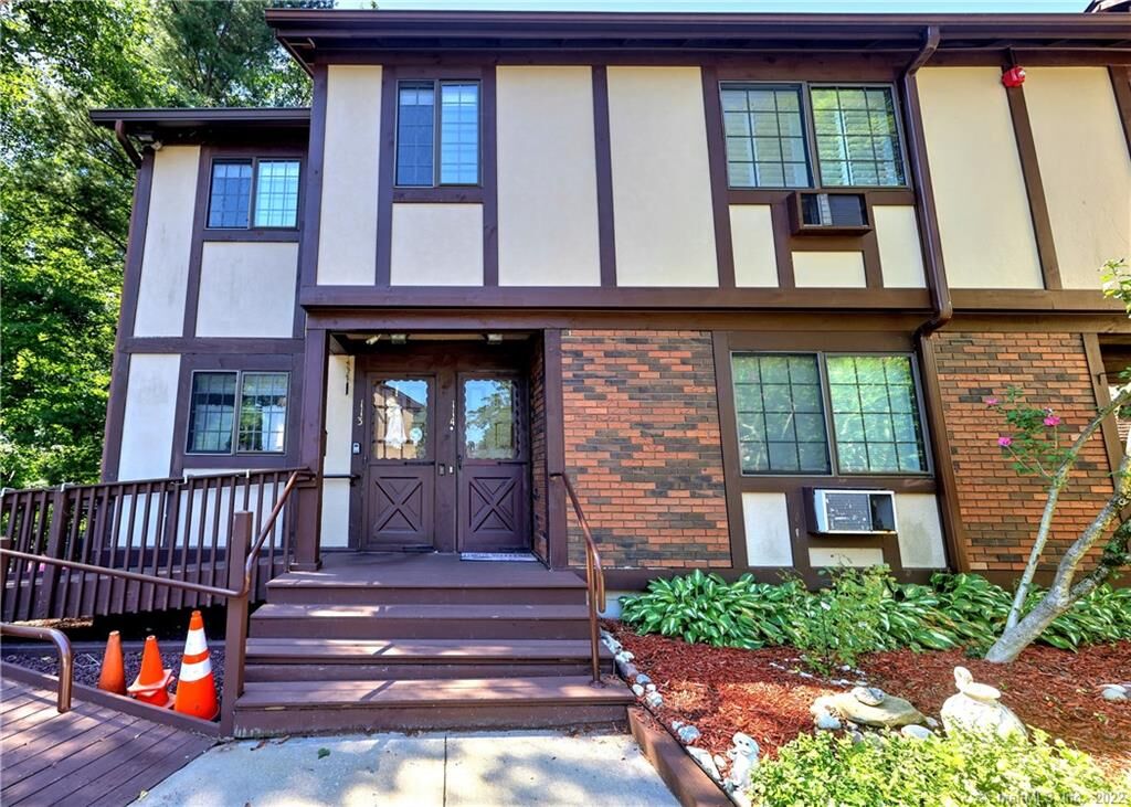 Property Photo:  114 Foxwood Close 114  CT 06461 