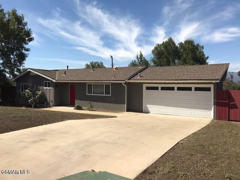Property Photo:  2421 Calle Gladiolo  CA 91360 