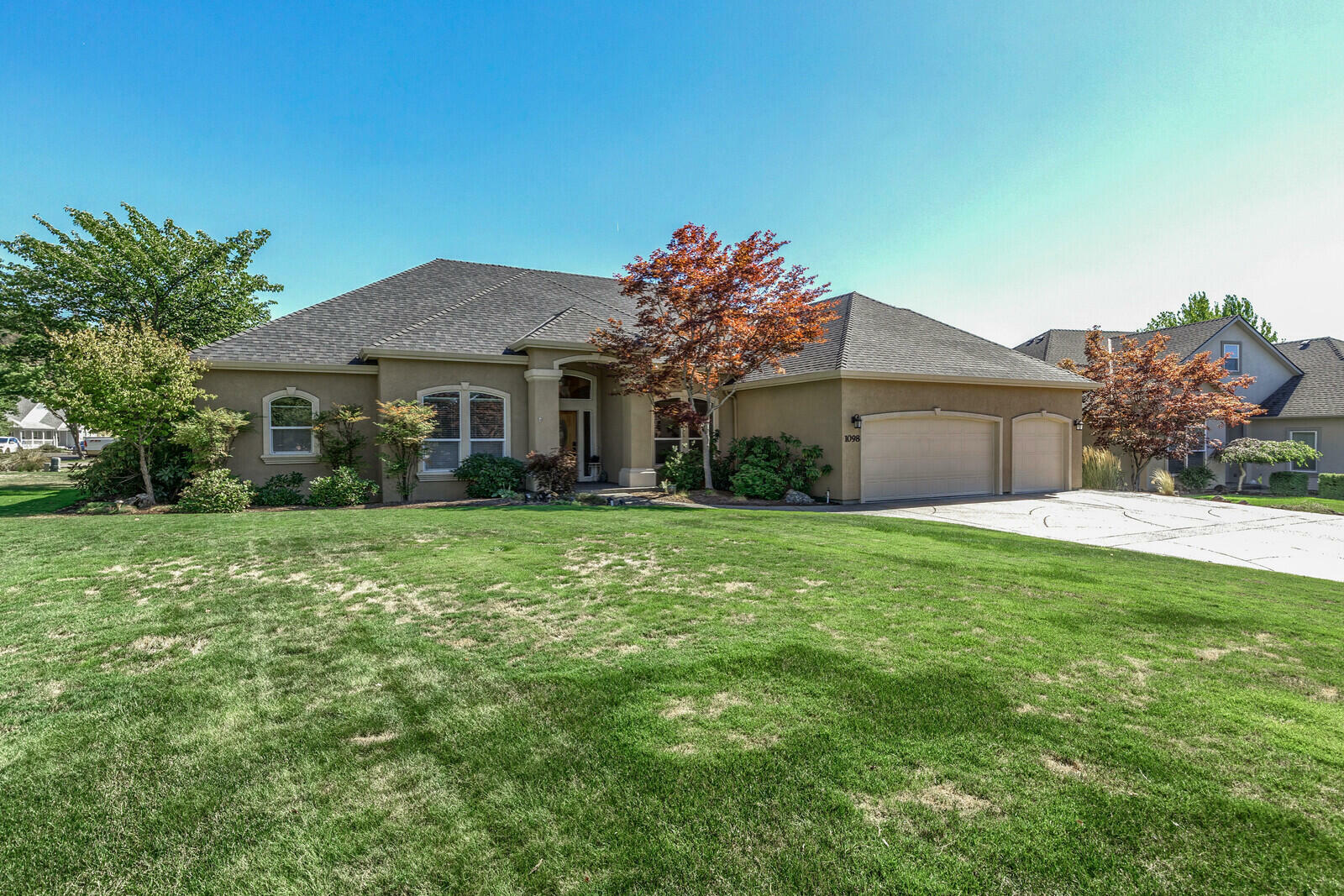 Property Photo:  1098 Coral Ridge  OR 97524 