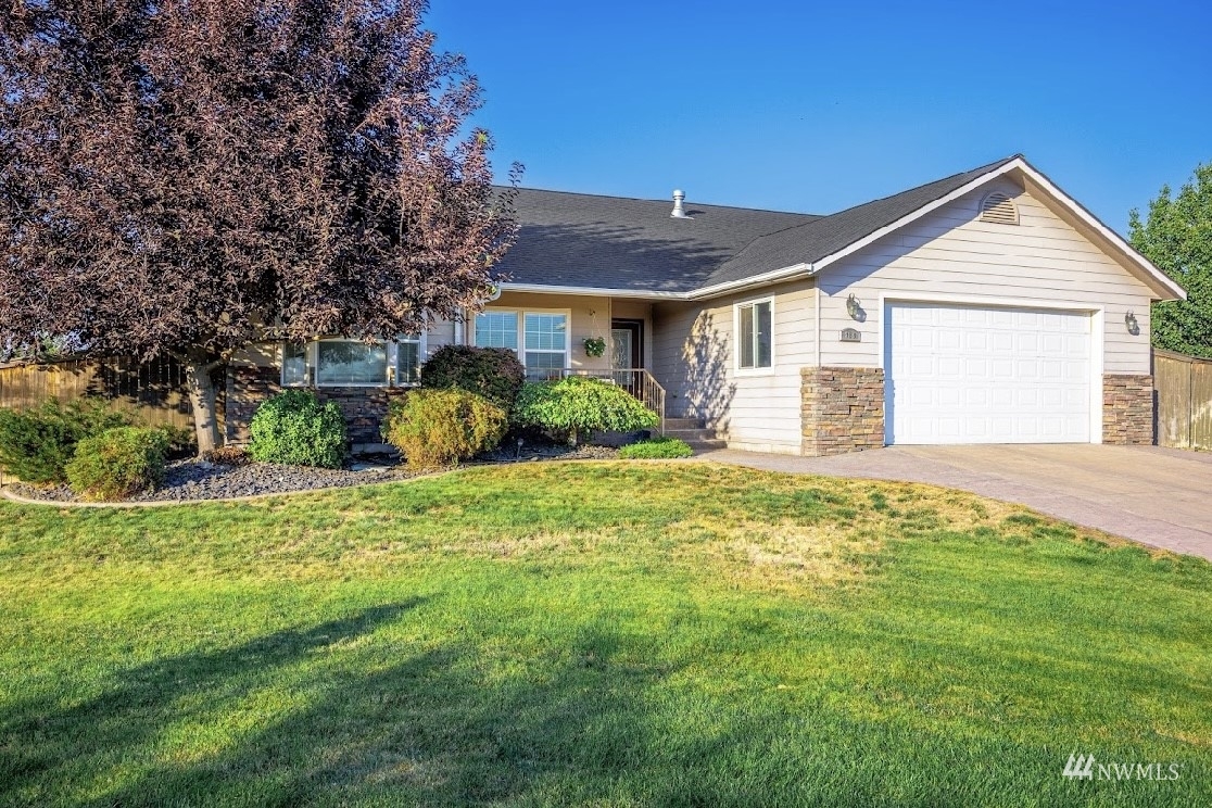 Property Photo: 386 Dream Street SE WA 98837