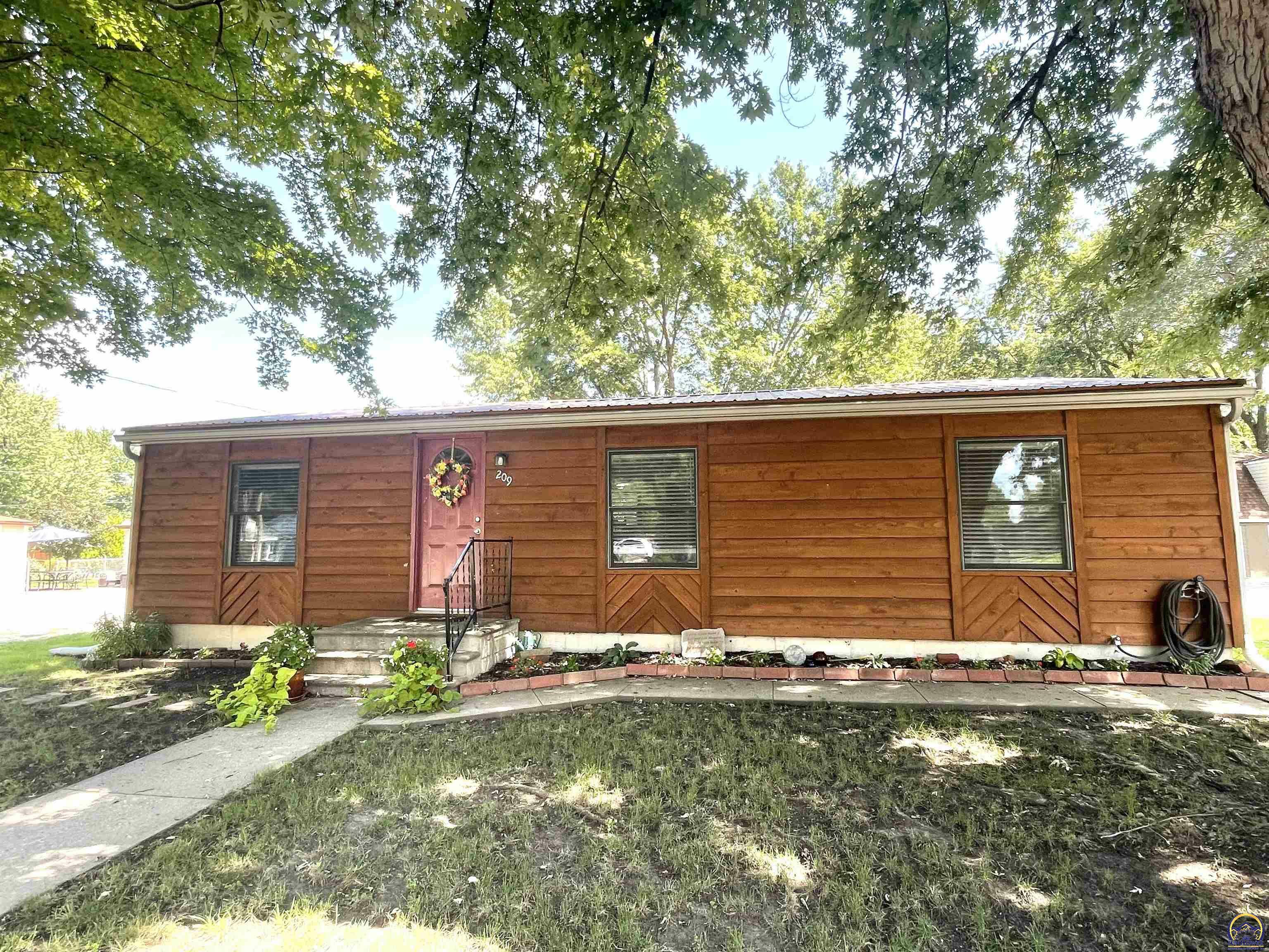 Property Photo:  209 Cedar St  KS 66073 