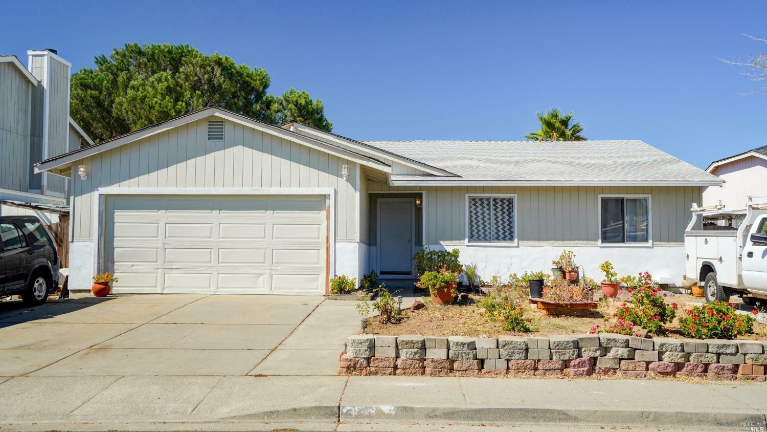 Property Photo:  635 Klamath Way  CA 94585 