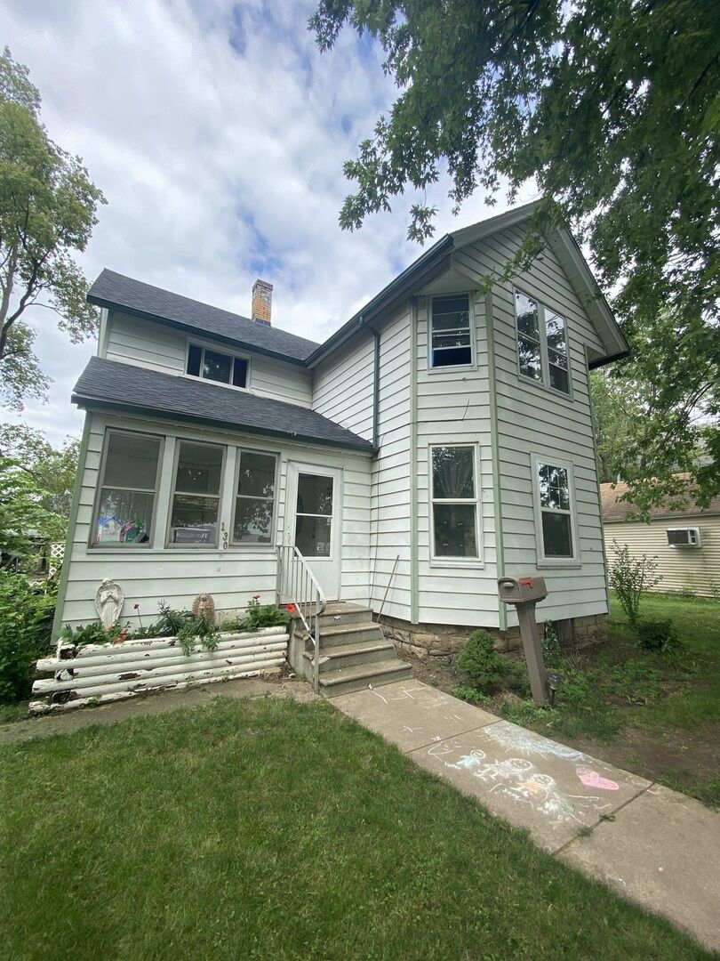 Property Photo:  130 W Indiana Street  IL 60954 