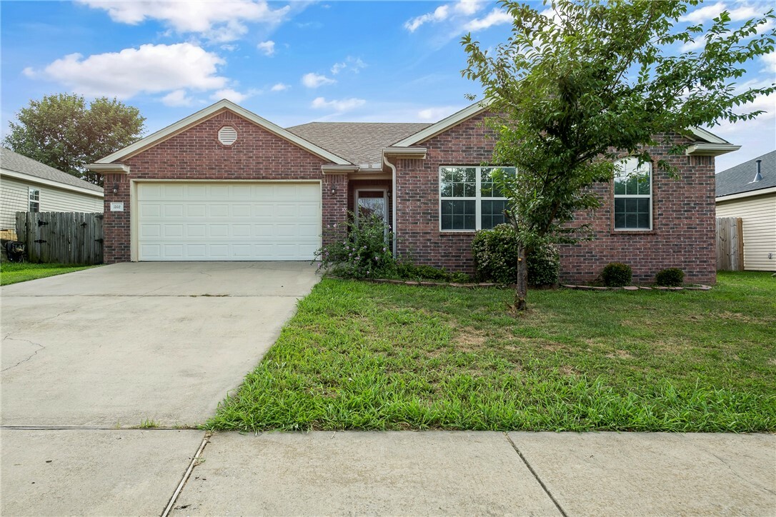 Property Photo:  1302 N 30th Street  AR 72756 