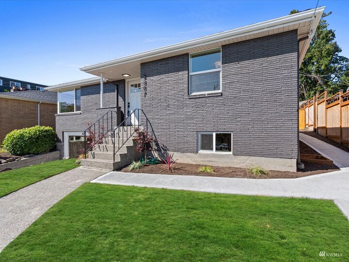 2807 21st Avenue W  Seattle WA 98199 photo