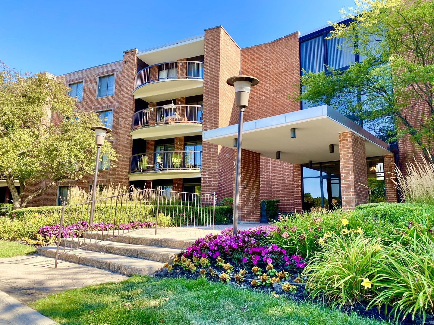 Property Photo: 1415 E Central Road 319C IL 60005