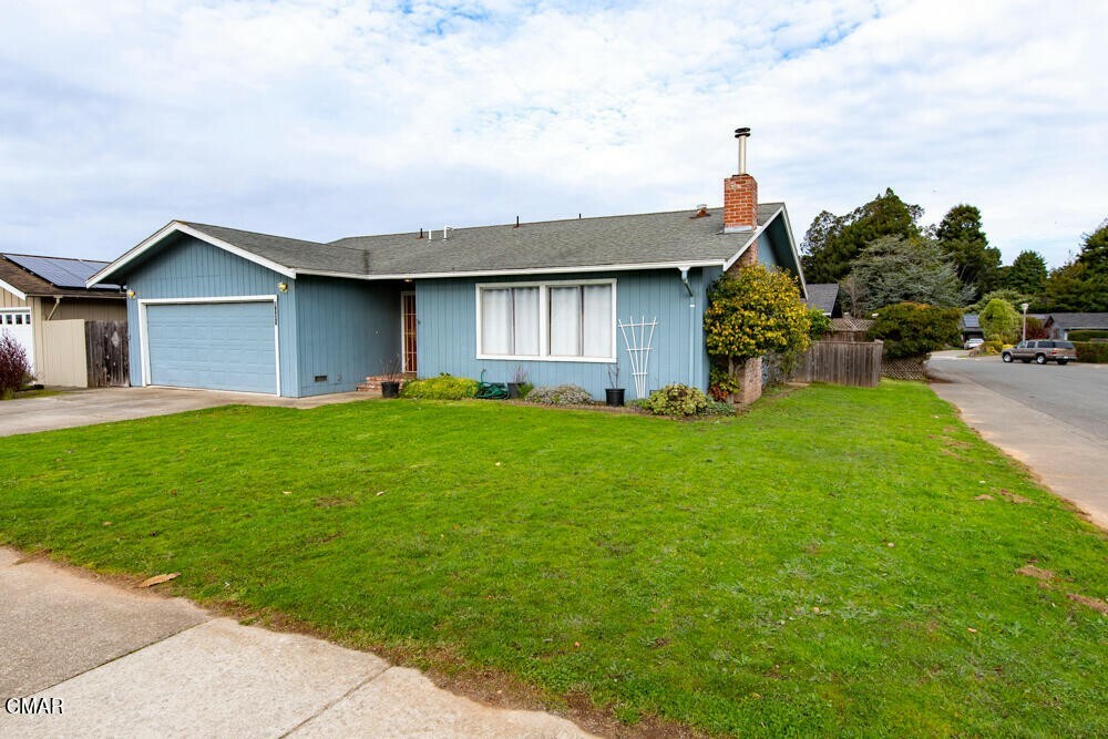 Property Photo:  1075 E Oak Street  CA 95437 