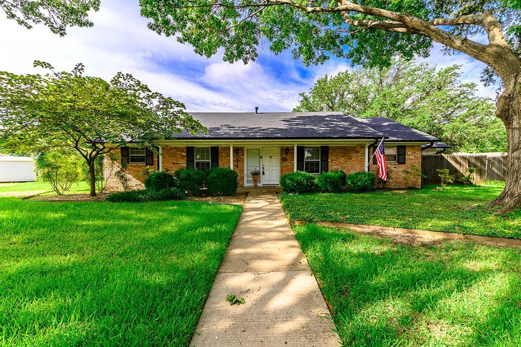 Property Photo: 2005 Meadow Court TX 75050