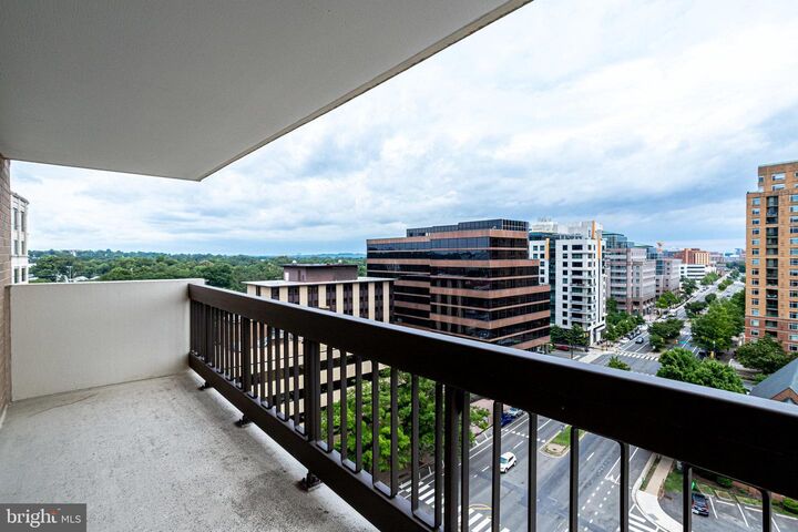 3800 Fairfax Drive 906  Arlington VA 22203 photo