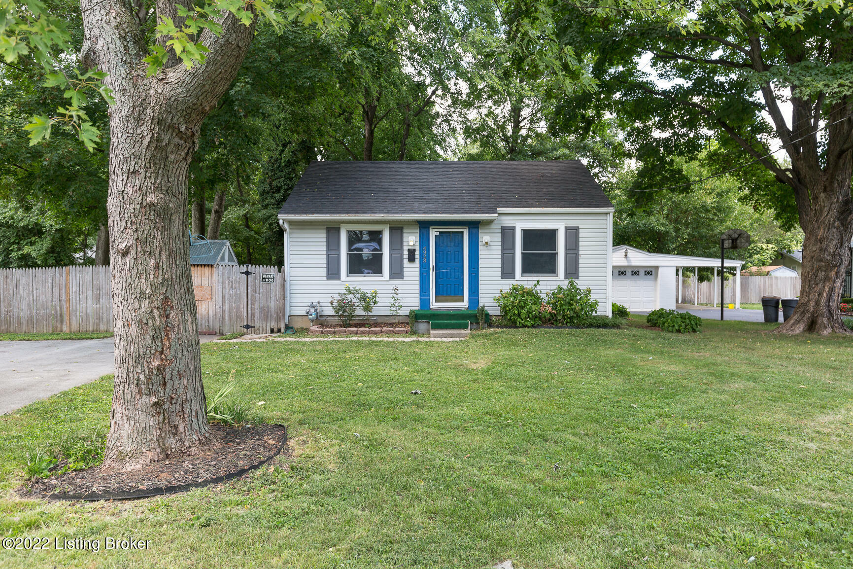 Property Photo:  4928 Pentose Ave  KY 40216 