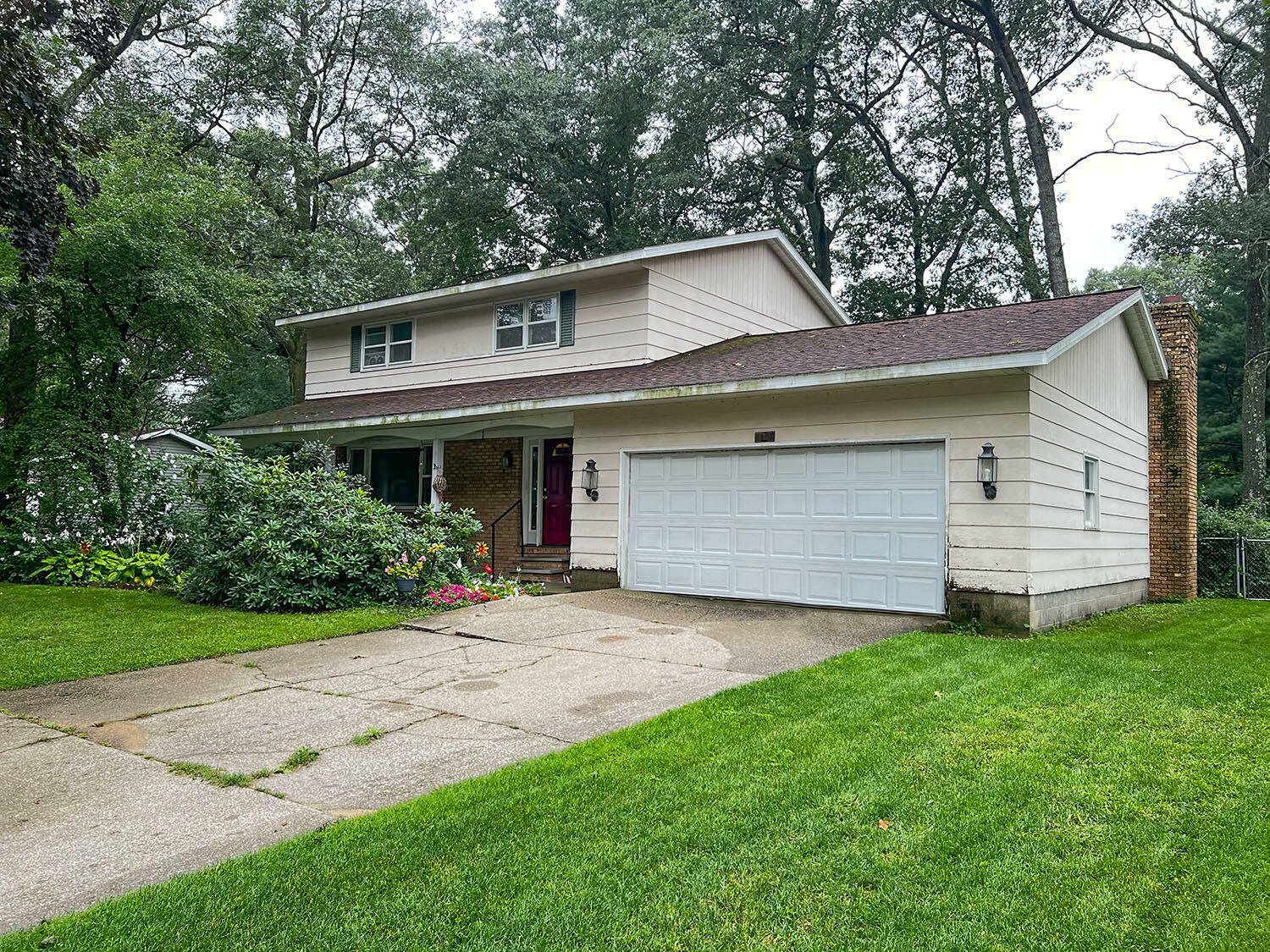 Property Photo:  1107 Lancelot Drive  MI 49445 