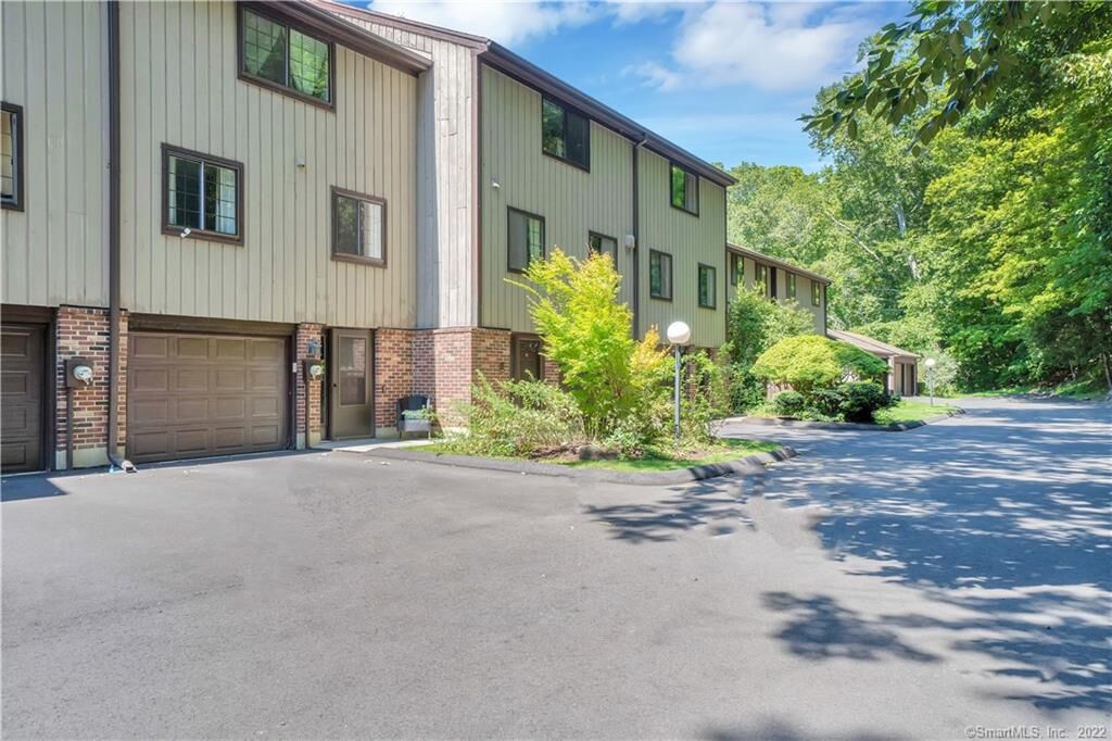 Property Photo:  16 Pond Hollow (Aka 3379 Whitney Ave) 16  CT 06518 