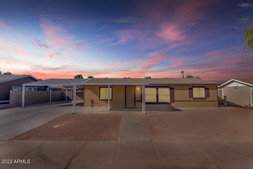 Property Photo:  684 W Manor Street  AZ 85225 