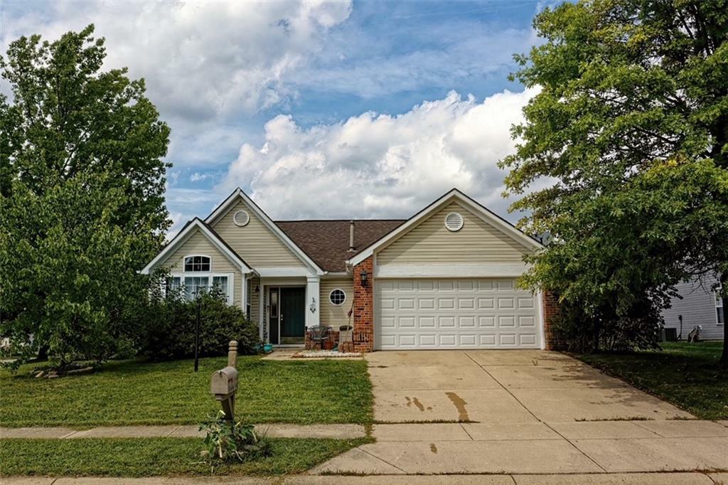 8940 Woodlark Drive  Fishers IN 46038 photo