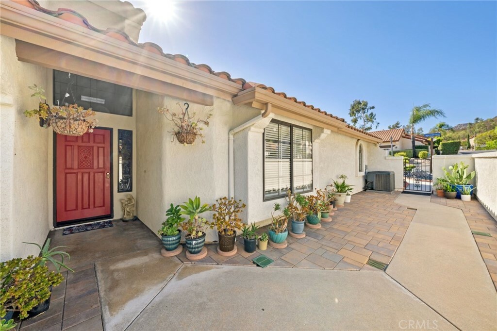 Property Photo:  1731 Larkhaven Glen  CA 92026 