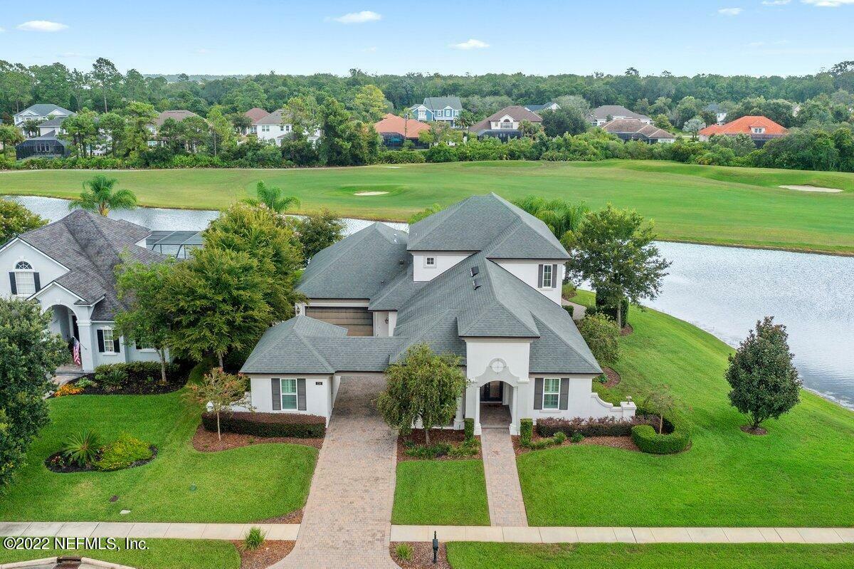 Property Photo: 236 Vale Dr FL 32095