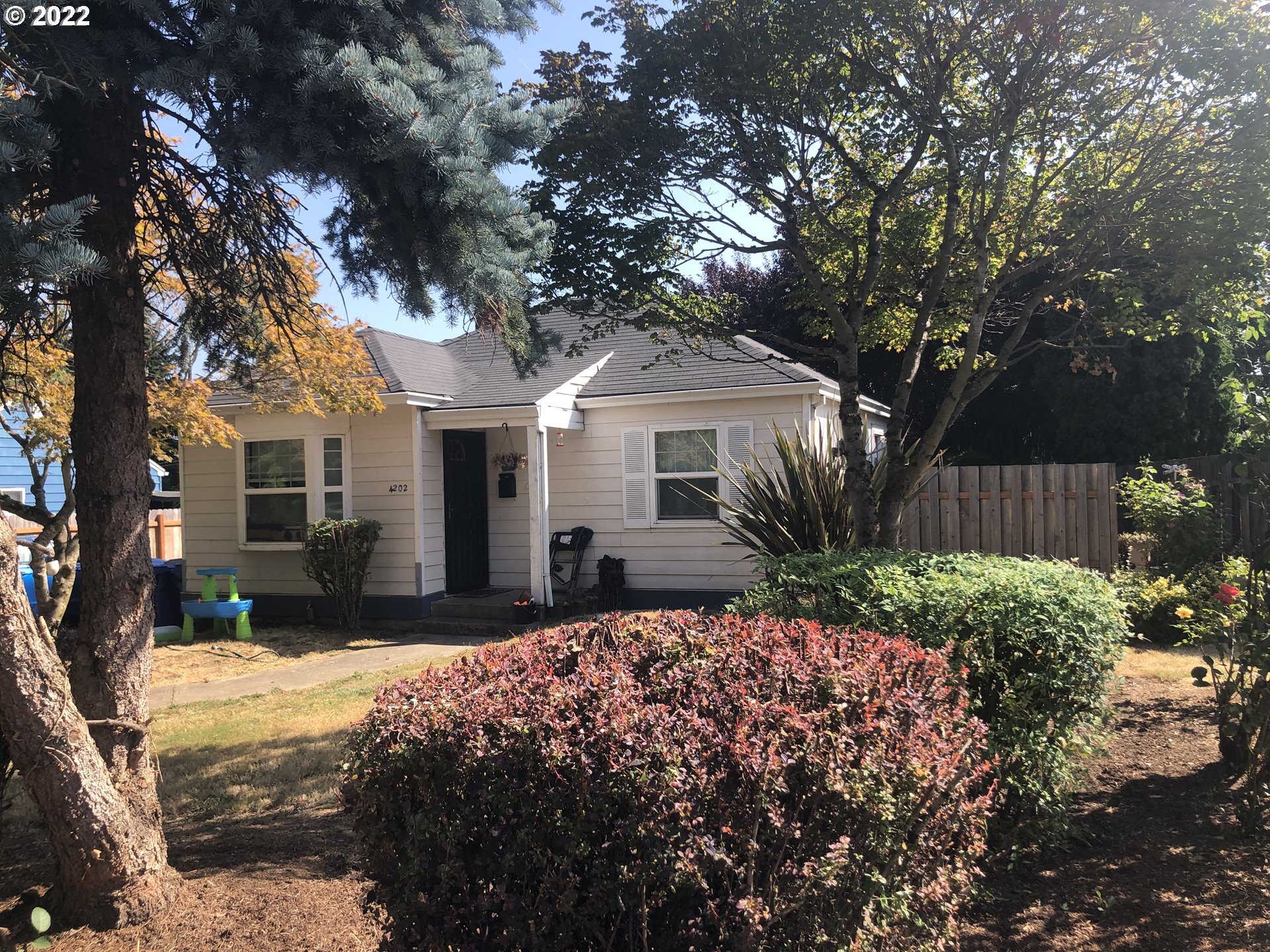 Property Photo: 4202 NE 114th Ave OR 97220