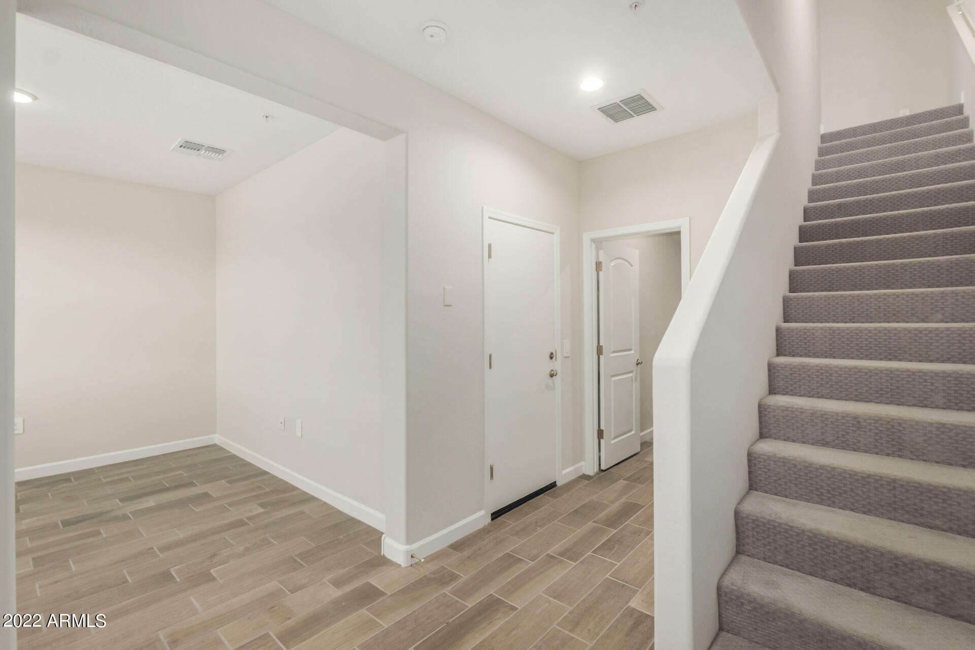 Property Photo:  1255 N Arizona Avenue 1016  AZ 85225 