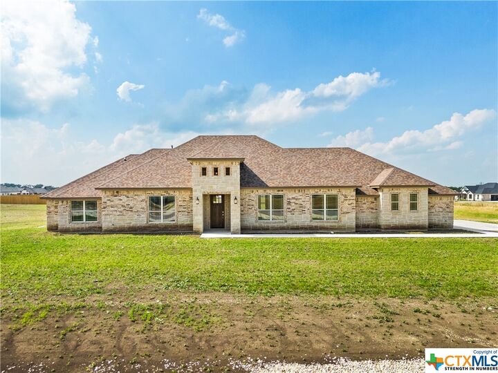 Property Photo: 930 Inka Road TX 76571