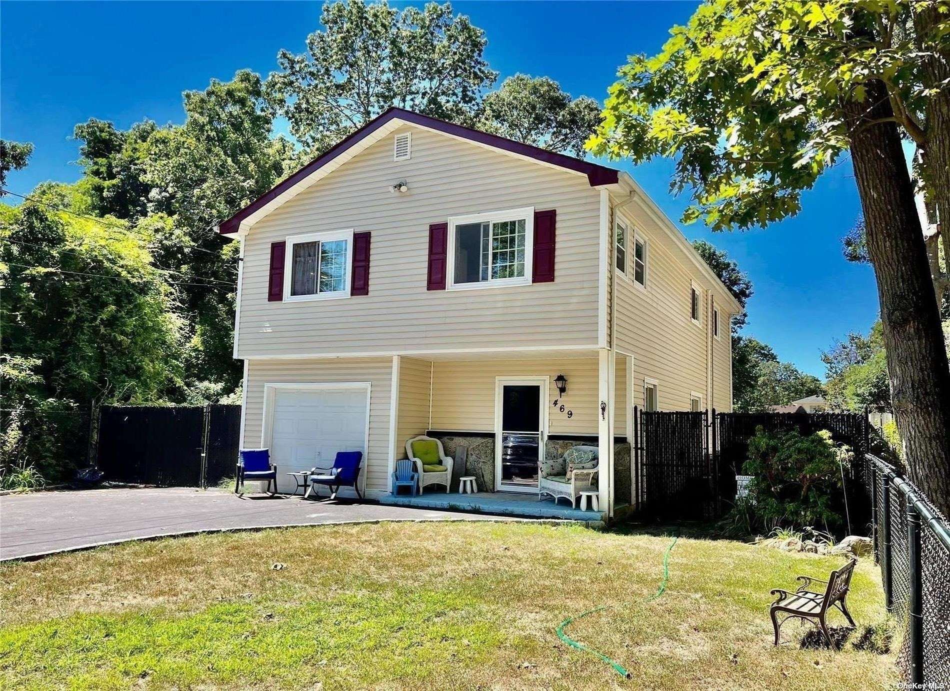 Property Photo:  469 Starlight Drive  NY 11967 