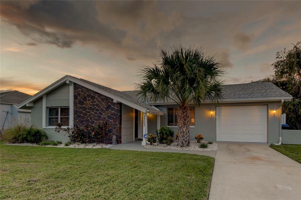 Property Photo:  3323 Rock Valley Drive  FL 34691 