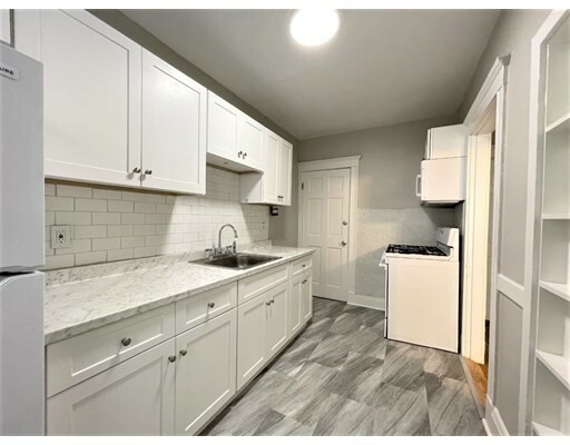 Property Photo: 15 Huss Ct 102 MA 01905