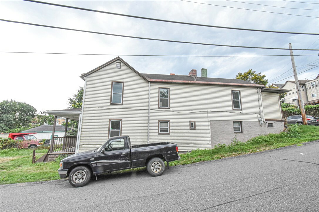 Property Photo:  437 Center St  PA 15106 