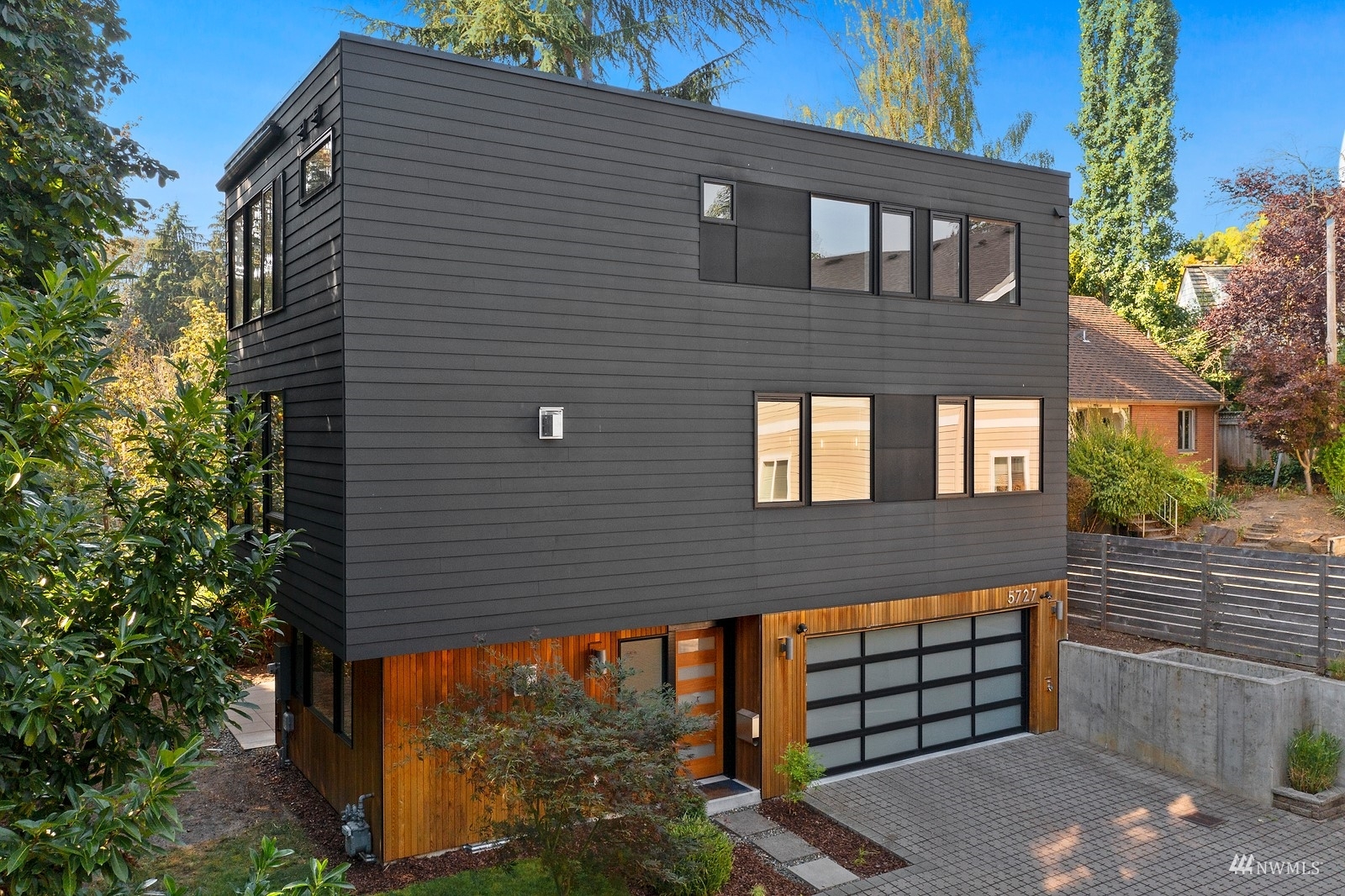 Property Photo: 5727 25th Avenue NE WA 98105