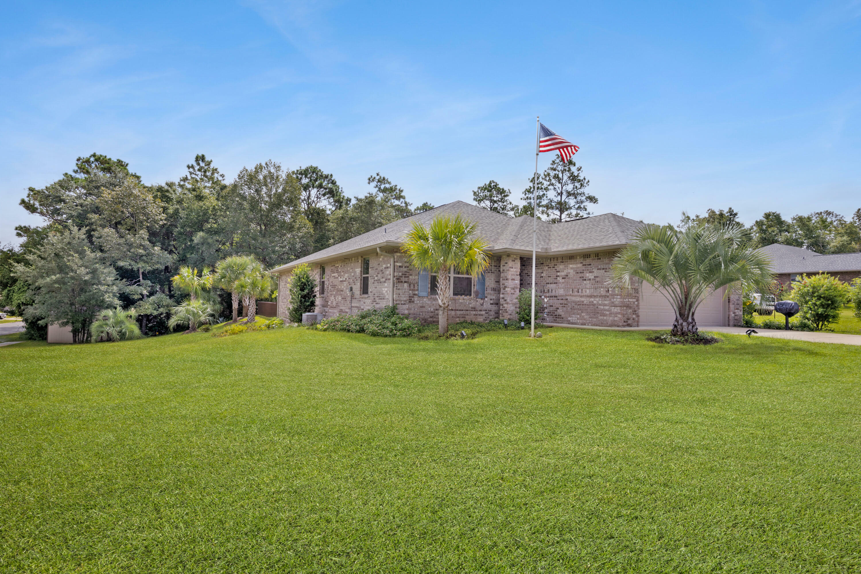 Property Photo: 6201 Nanterre Cove FL 32536