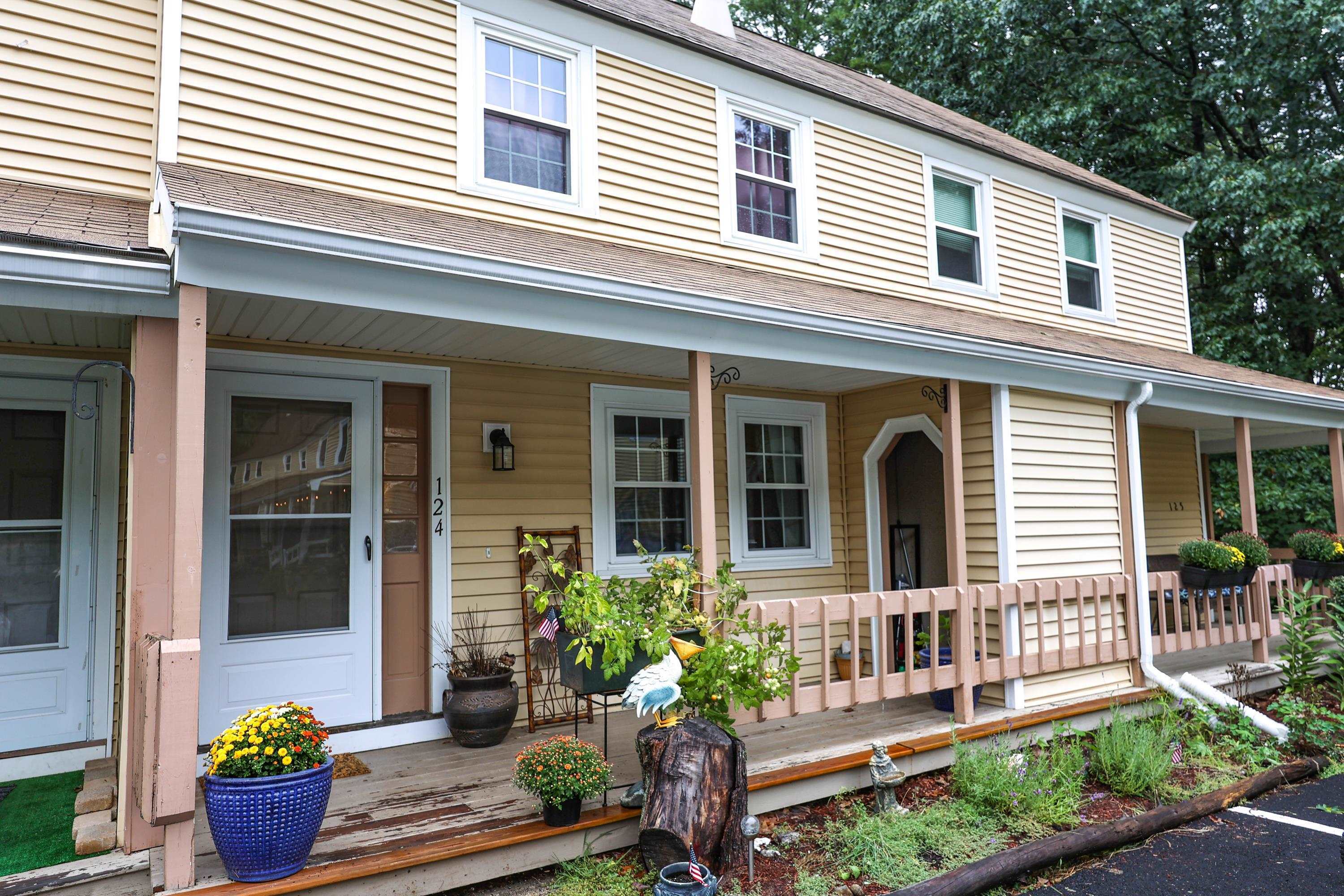 Property Photo:  124 Winterwood Drive 124  NH 03053 