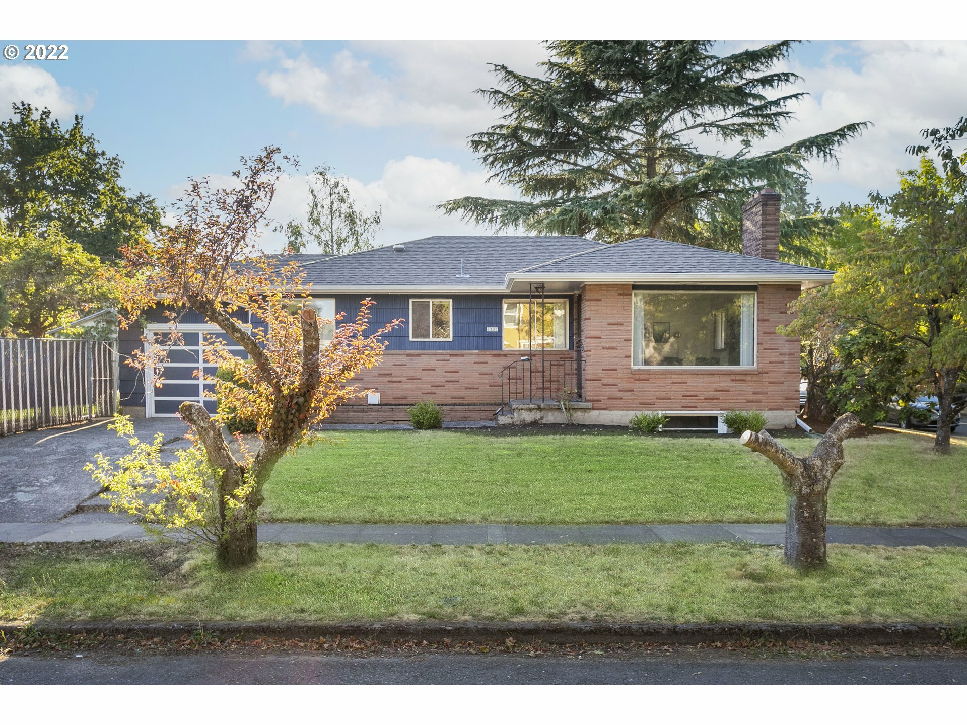 Property Photo: 4307 SE 50th Ave OR 97206