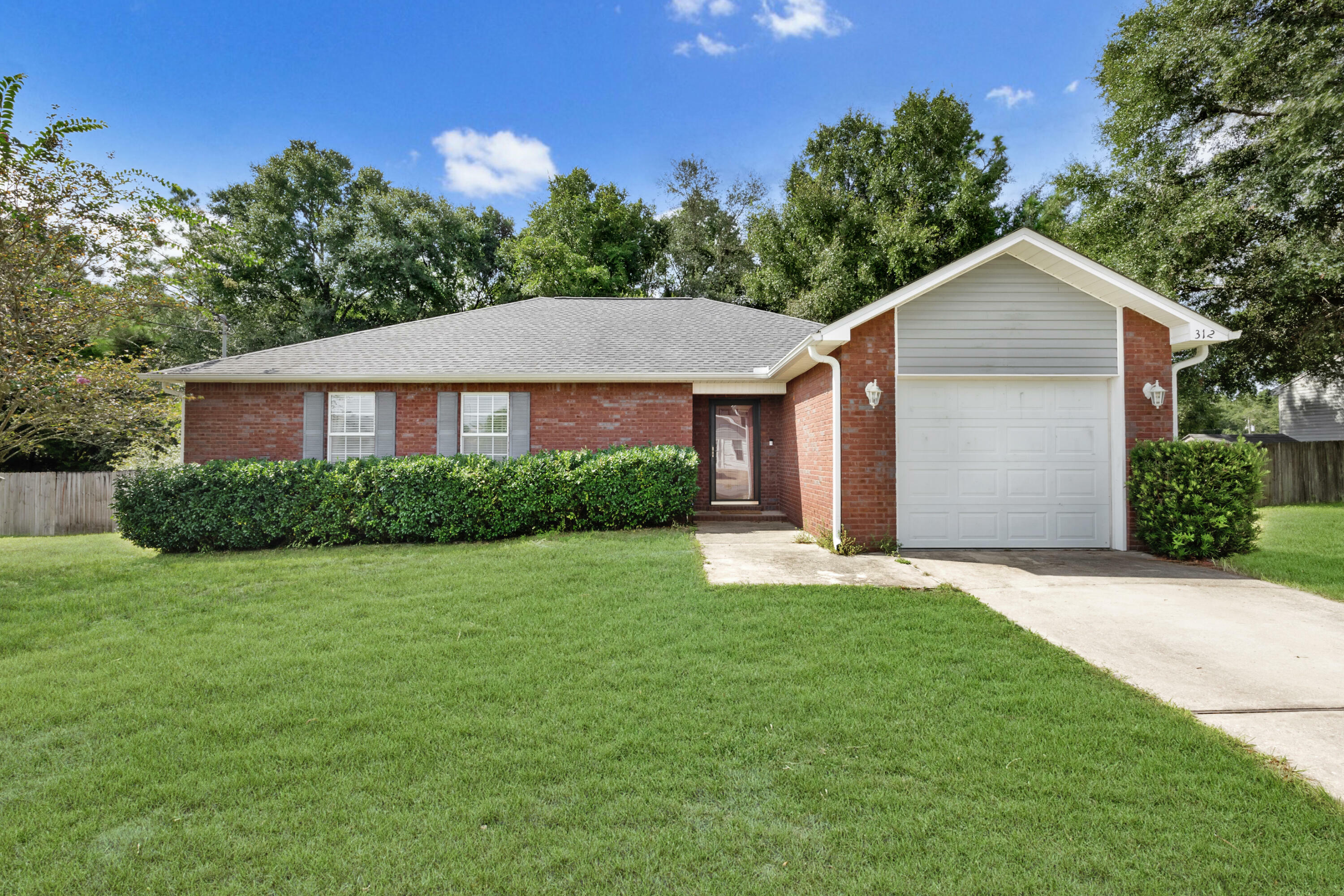 Property Photo: 3120 Skyhawk Drive FL 32539