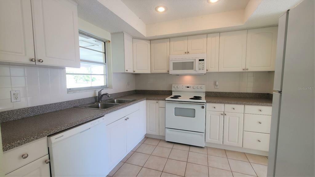 Property Photo:  3010 Holly Avenue  FL 34224 