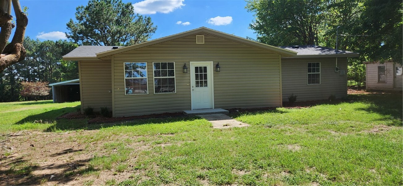 Property Photo:  606 W South Street  AR 72744 