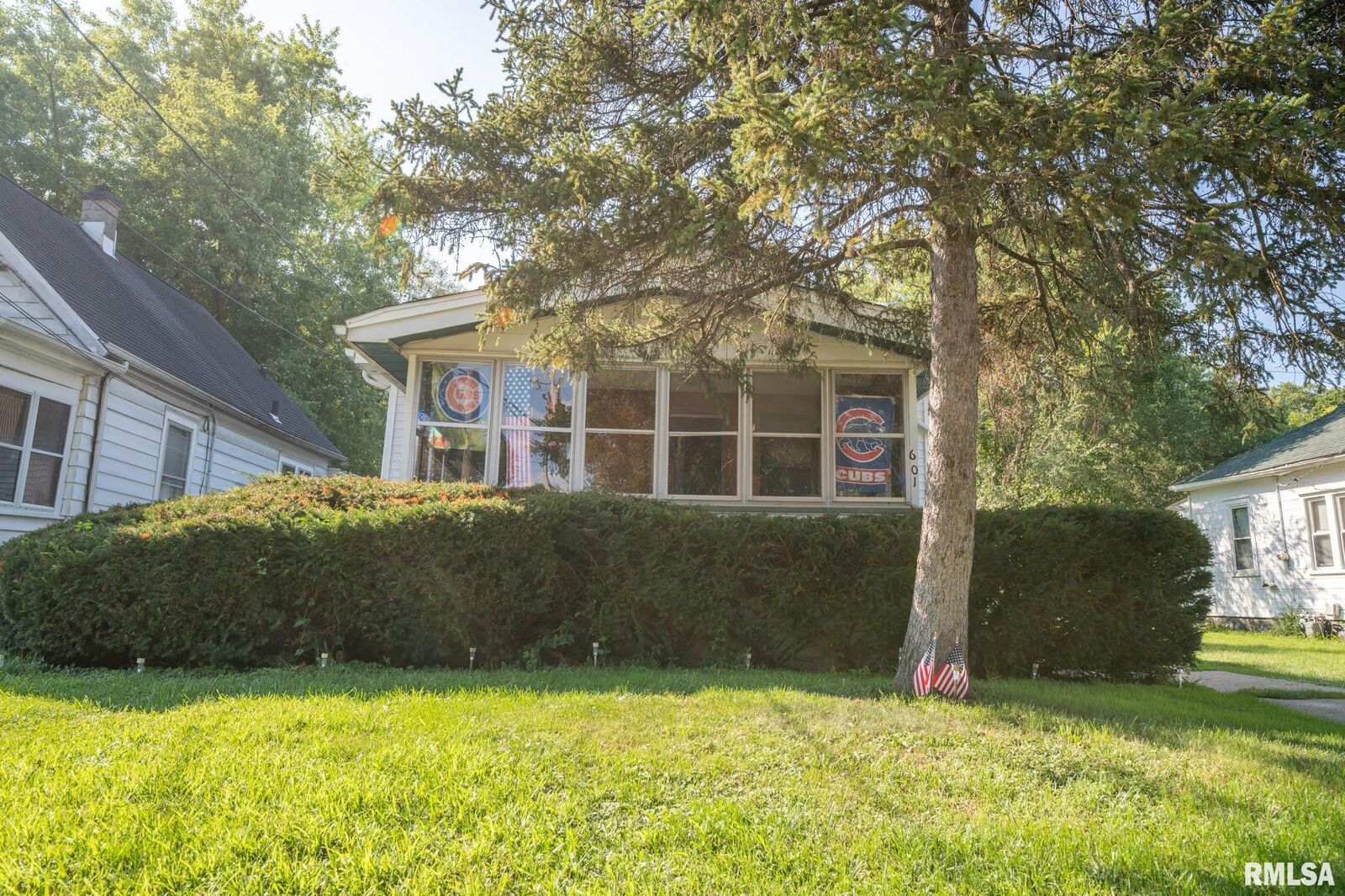 Property Photo:  601 NE Rock Island Avenue  IL 61603 