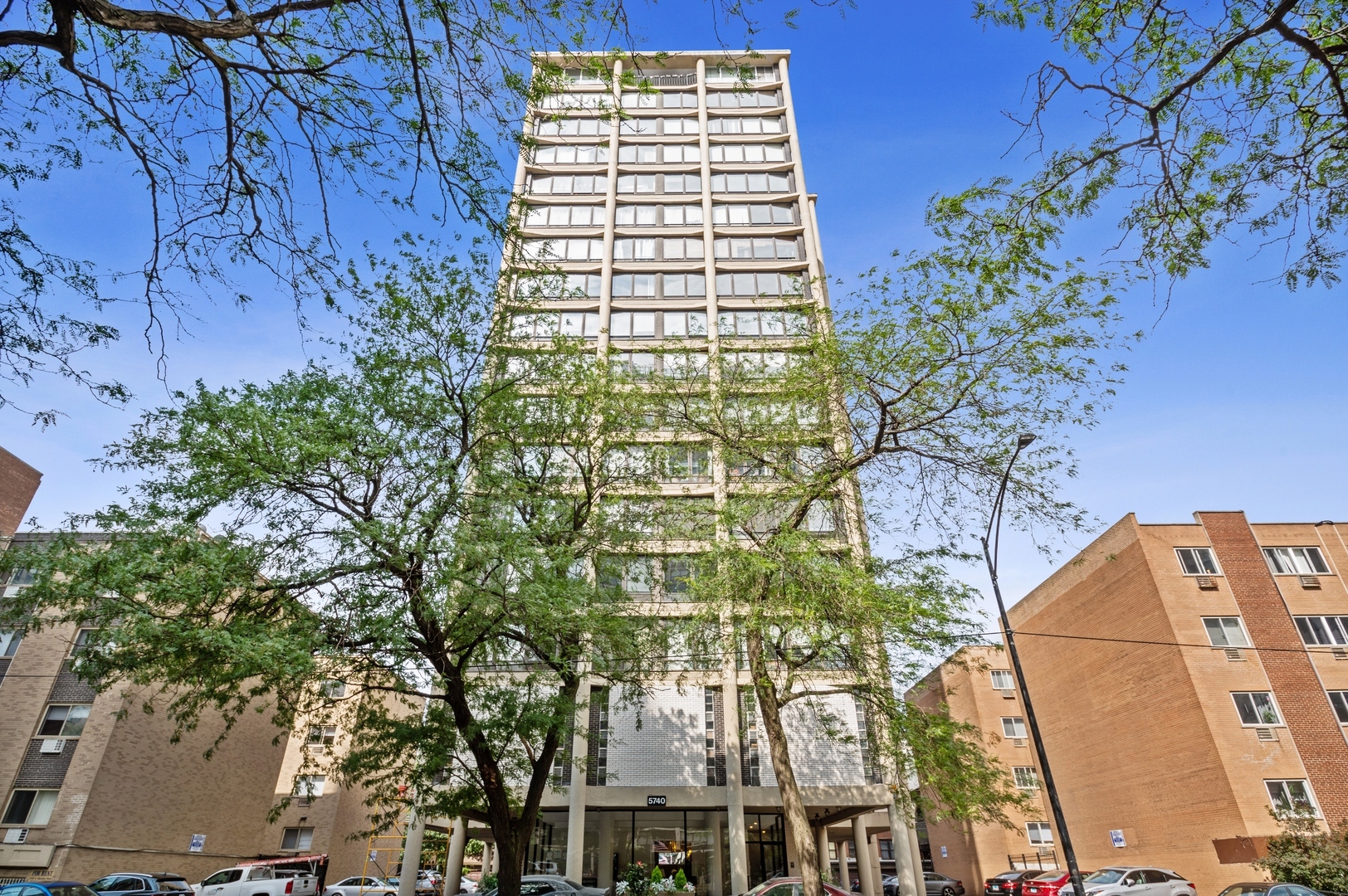 Property Photo: 5740 N Sheridan Road 9C IL 60660