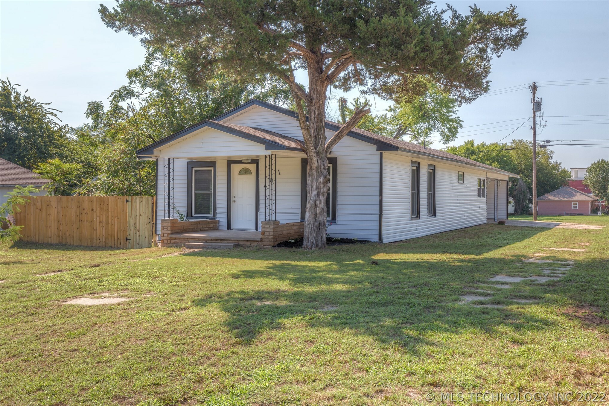 Property Photo:  101 E 4th Street  OK 74052 