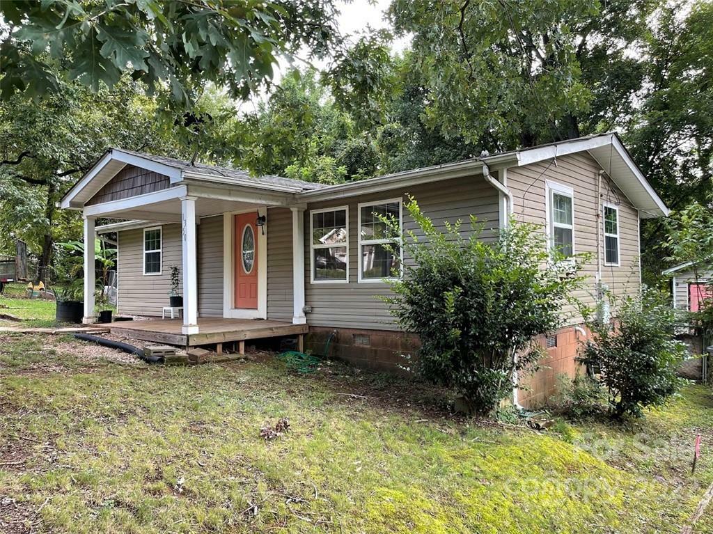 Property Photo: 1350 Cheshire Avenue NC 28208
