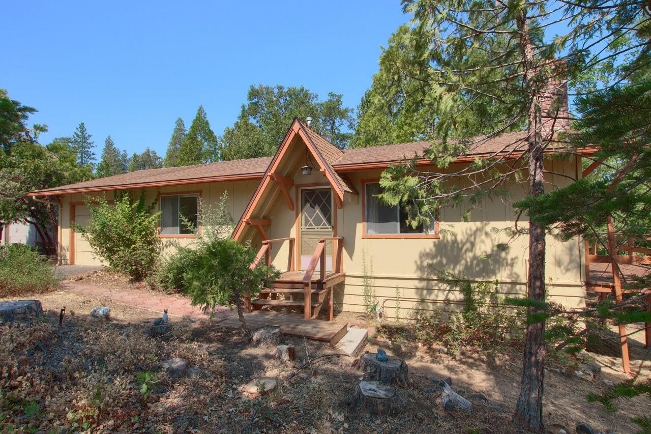 Property Photo: 39366 Manzanita Drive CA 93644