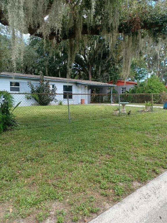 Property Photo:  7010 Yule Lane  FL 33637 