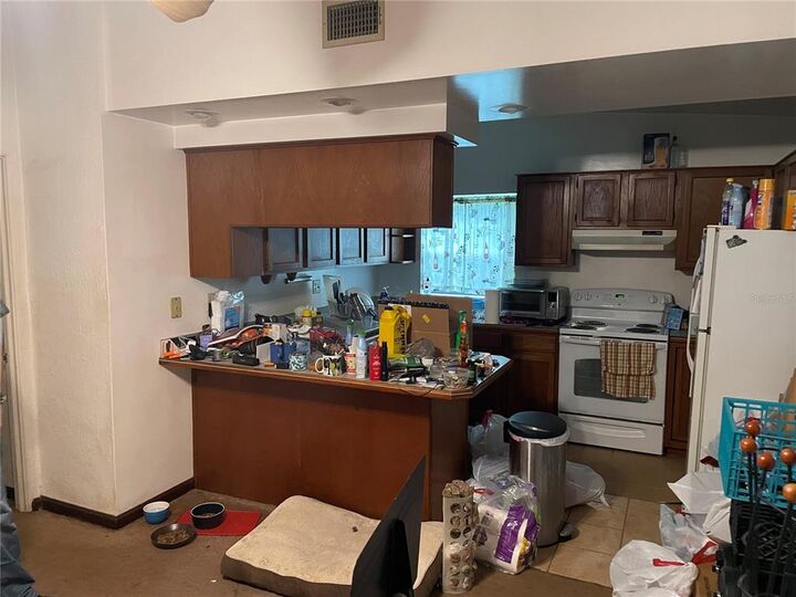 Property Photo:  6118 Dogwood Drive  FL 32807 