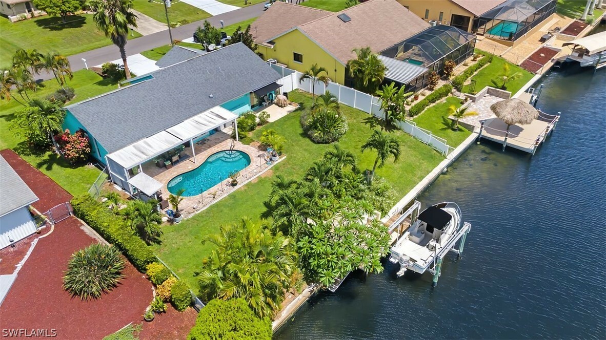 Property Photo: 916 SE 33rd Street FL 33904