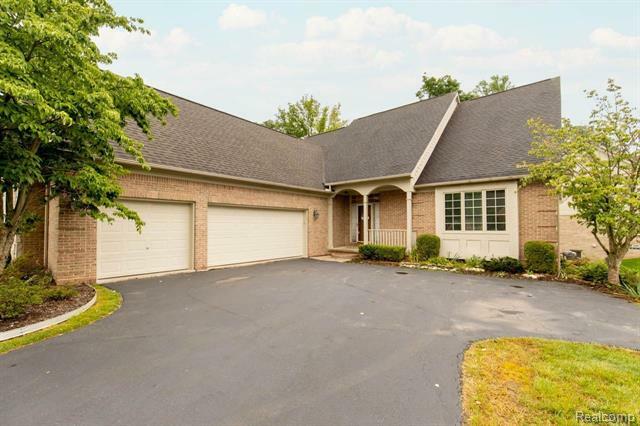 Property Photo:  31203 Scenic View Circle  MI 48334 