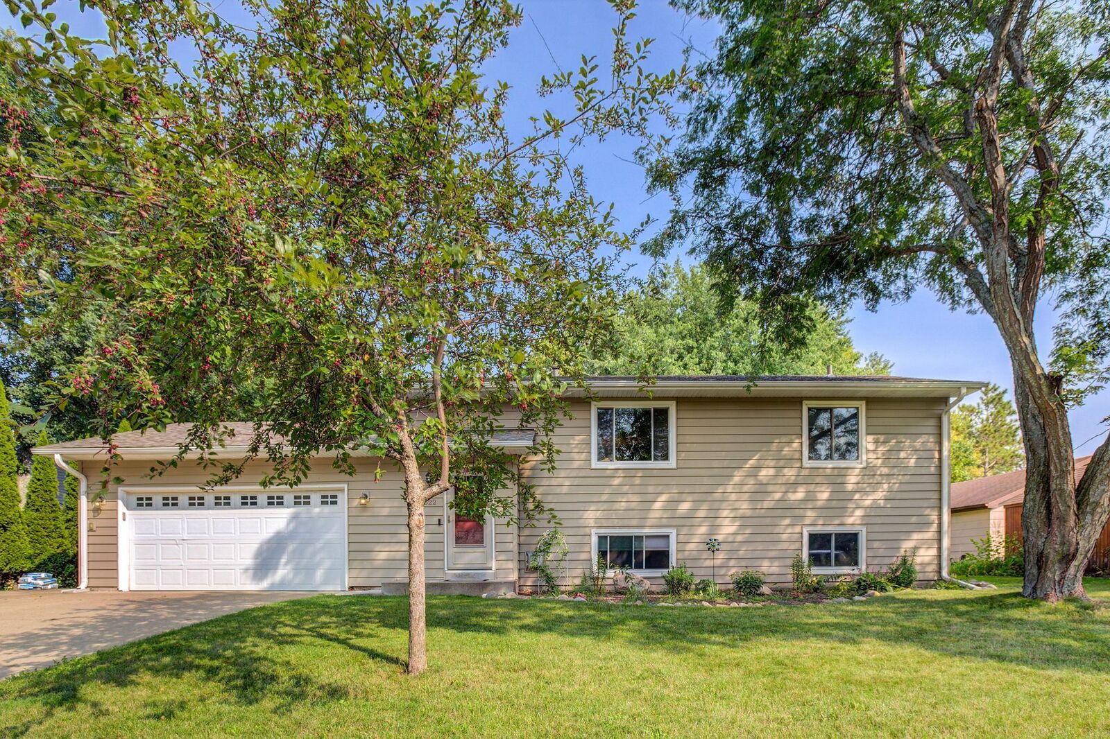 Property Photo:  522 1st Street NW  MN 55376 