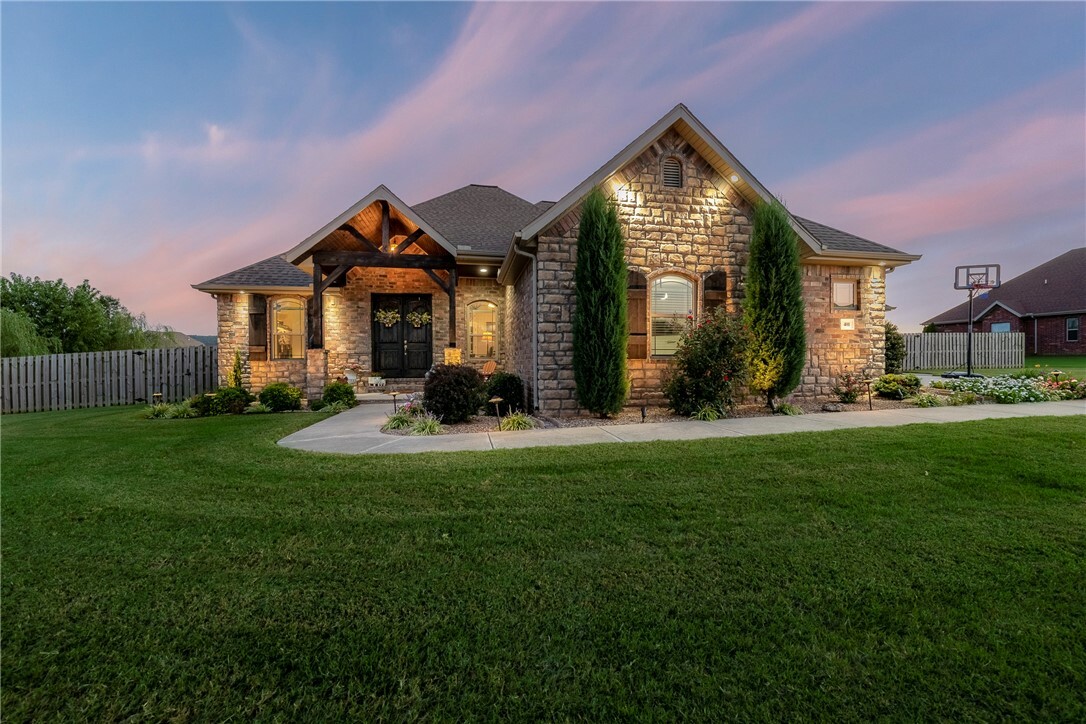 Property Photo:  401 Eagle Ridge Drive  AR 72730 