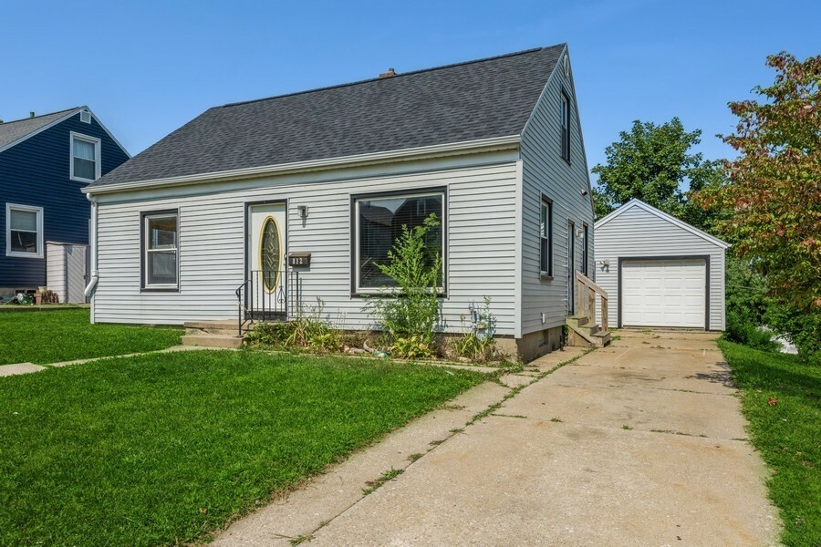 Property Photo:  812 16th Avenue SW  IA 52404 